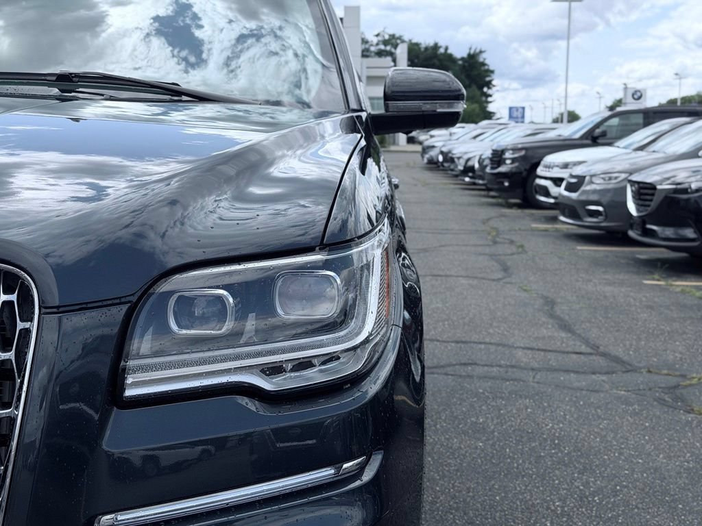Used 2022 Lincoln Navigator 4WD image 3