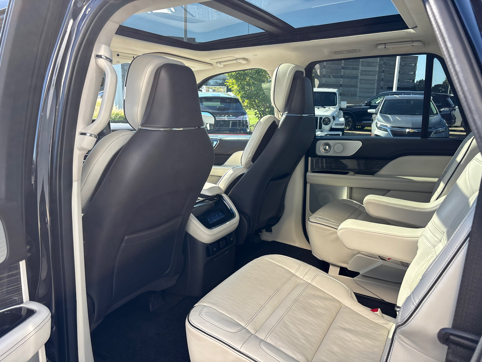 Used 2023 Lincoln Navigator L Black Label AWD/4WD image 26