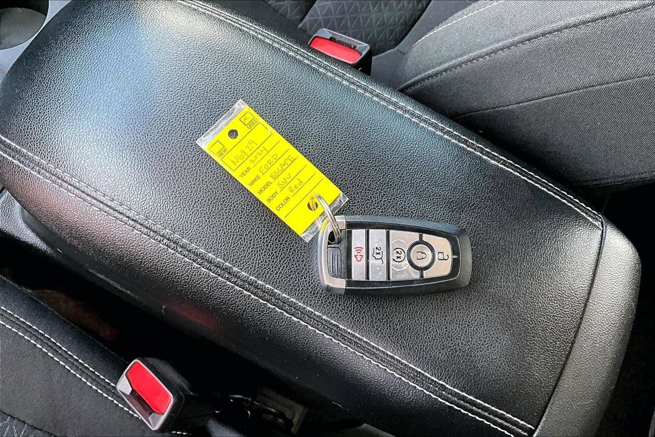 Used 2024 Ford Escape Active image 32