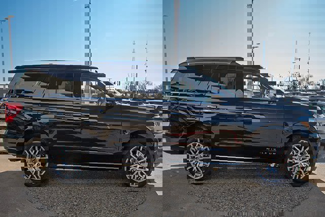 Used 2024 Ford Expedition Platinum image 6