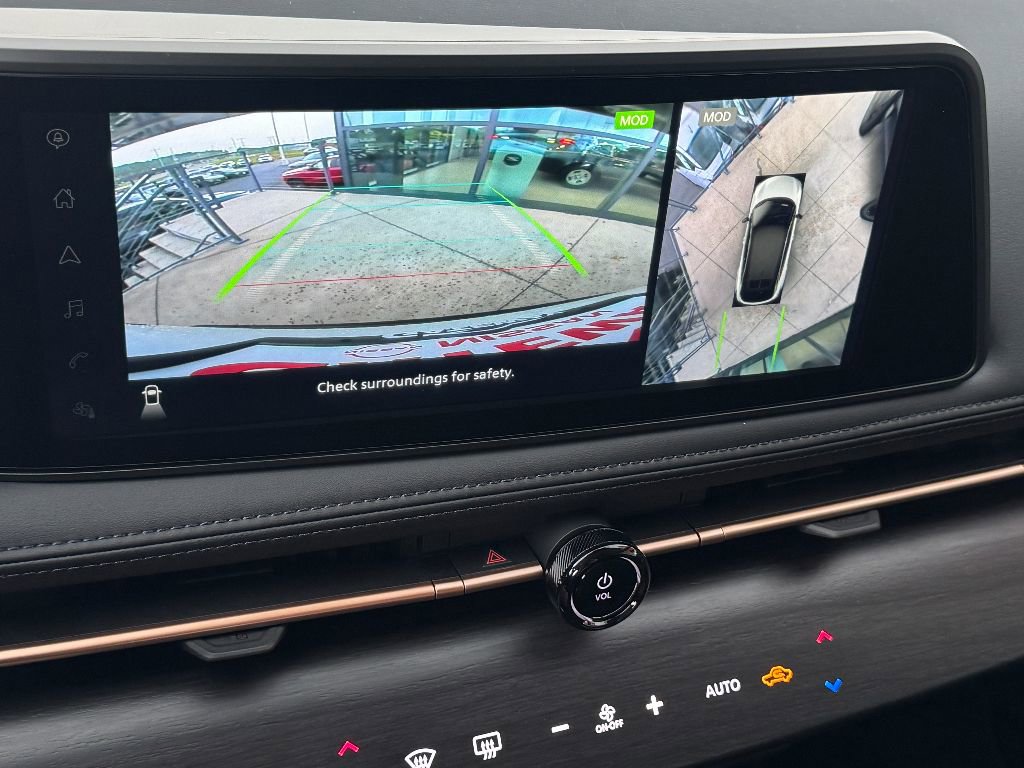 New 2025 Nissan Ariya AWD image 19