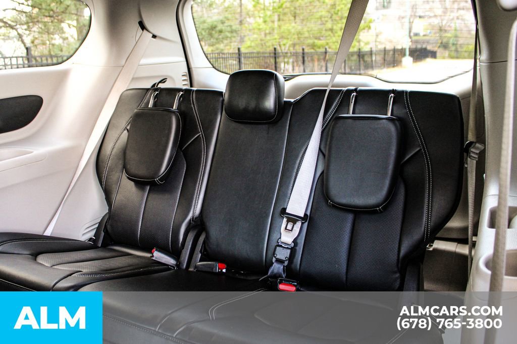 Used 2024 Chrysler Pacifica Touring-L image 19