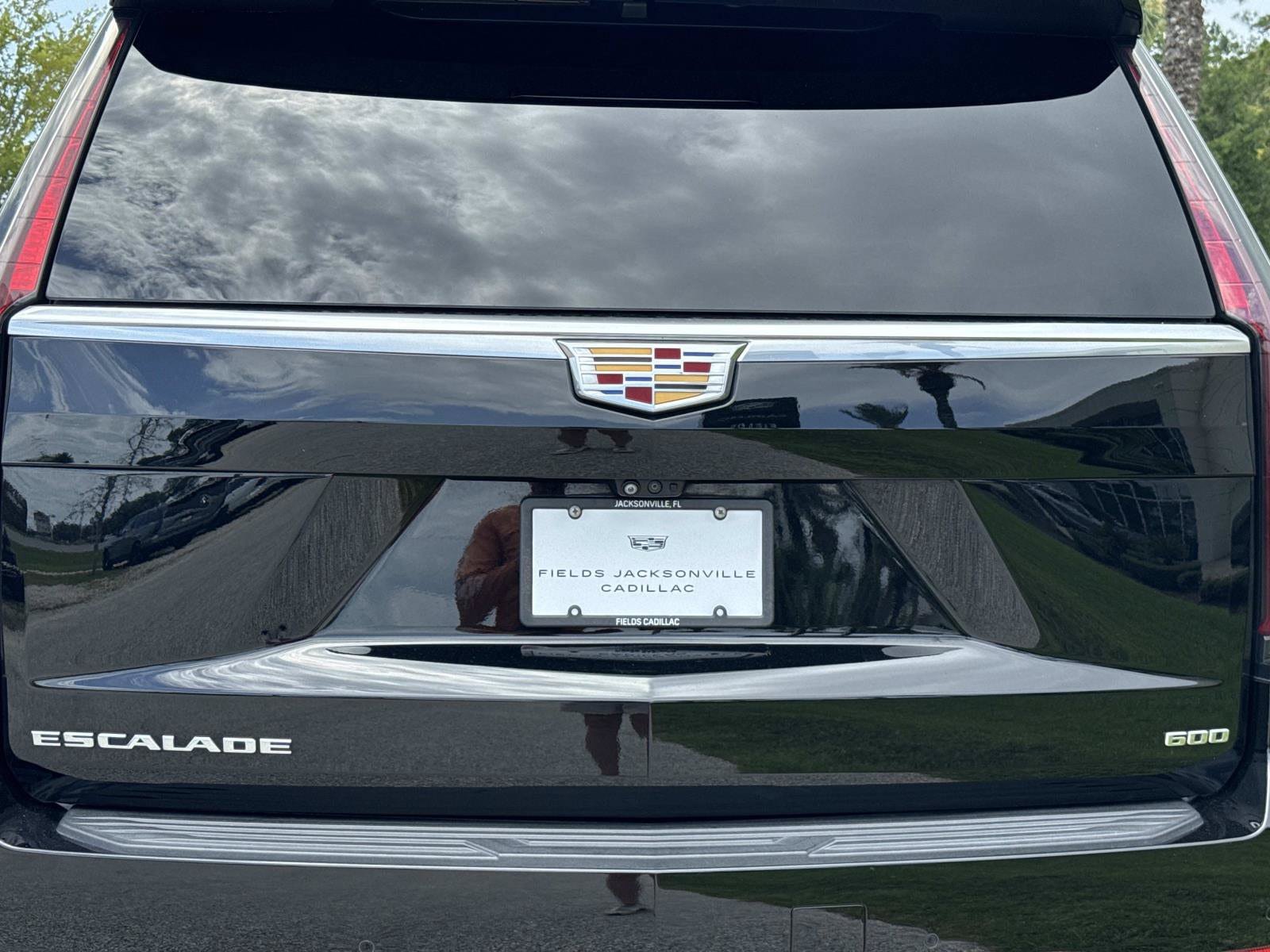 Used 2023 Cadillac Escalade Premium Luxury w/ LPO, Floor Liner Package AWD/4WD image 10