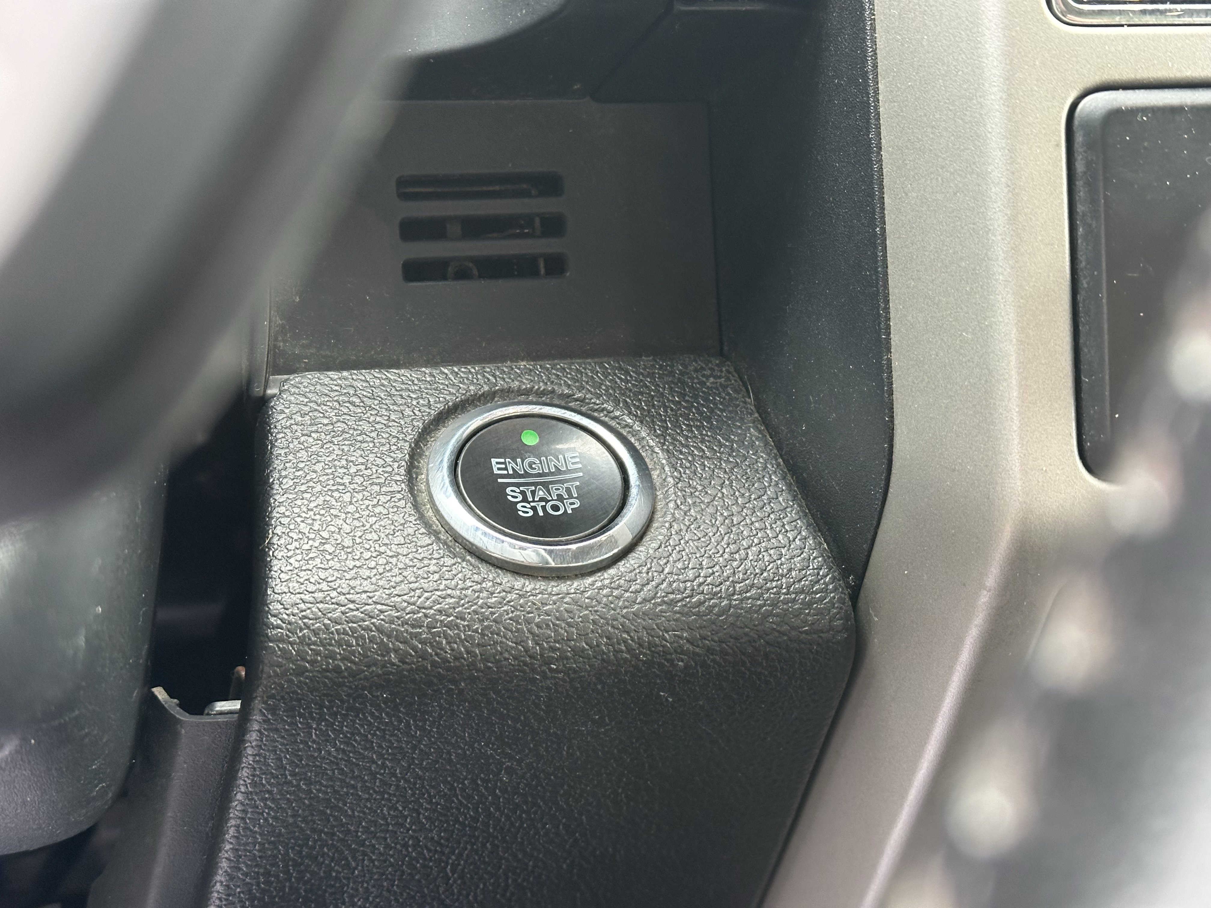 Used 2020 Ford F150 Lariat w/ Trailer Tow Package image 22