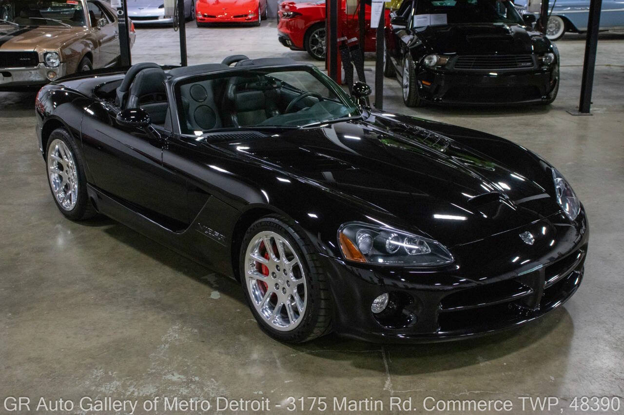 Used 2004 Dodge Viper SRT-10 RWD image 10