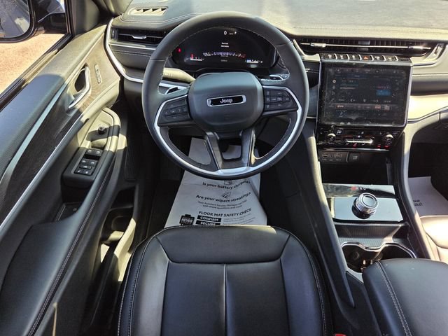 Used 2025 Jeep Grand Cherokee L Limited RWD image 7
