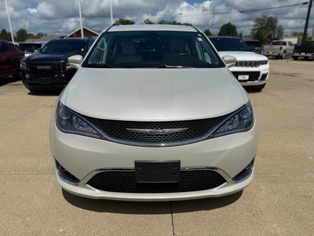 Used 2017 Chrysler Pacifica Touring-L FWD image 2