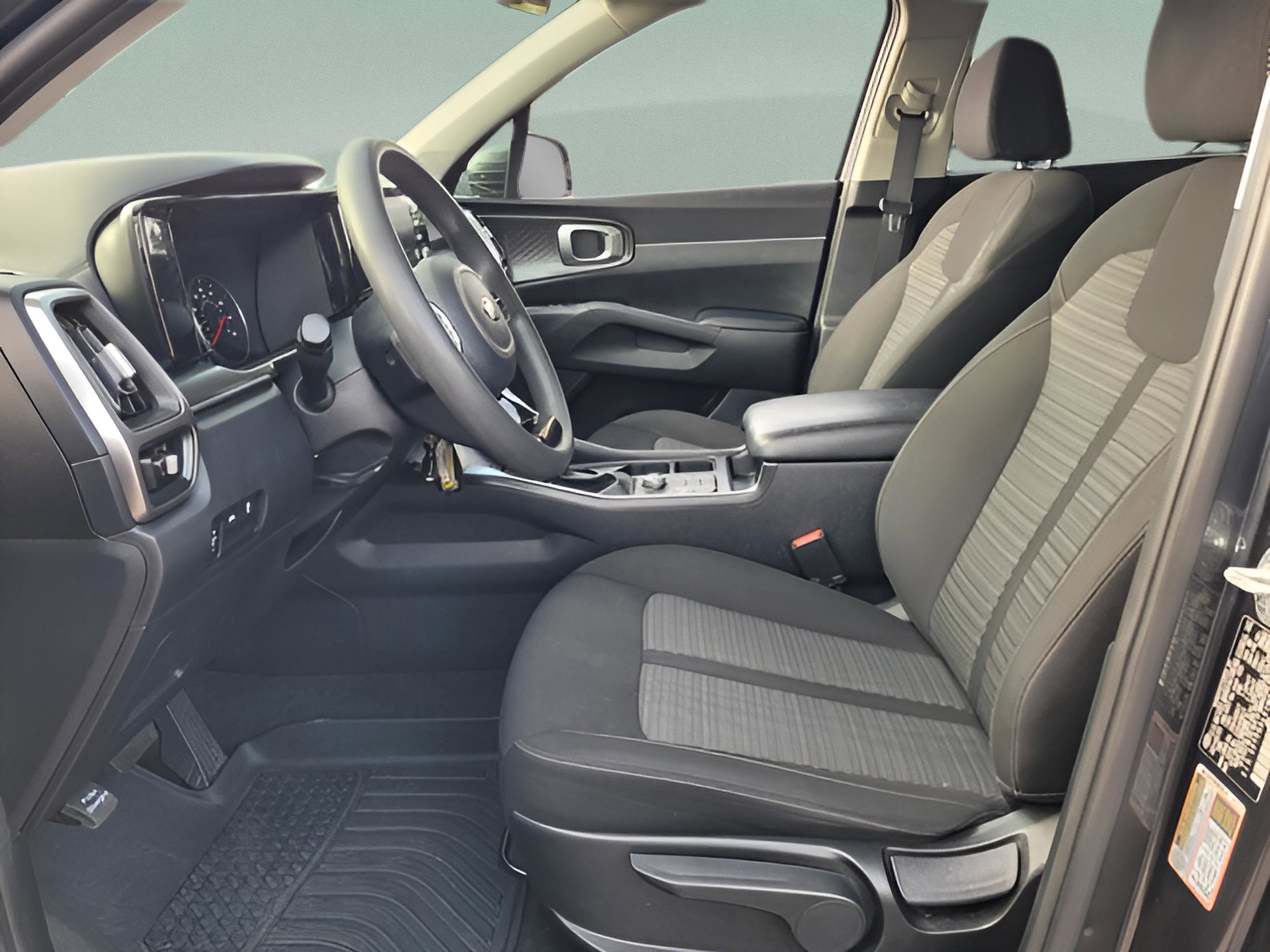 Used 2021 Kia Sorento LX image 11