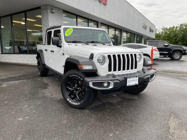 Used 2023 Jeep Gladiator Sport AWD/4WD image 3