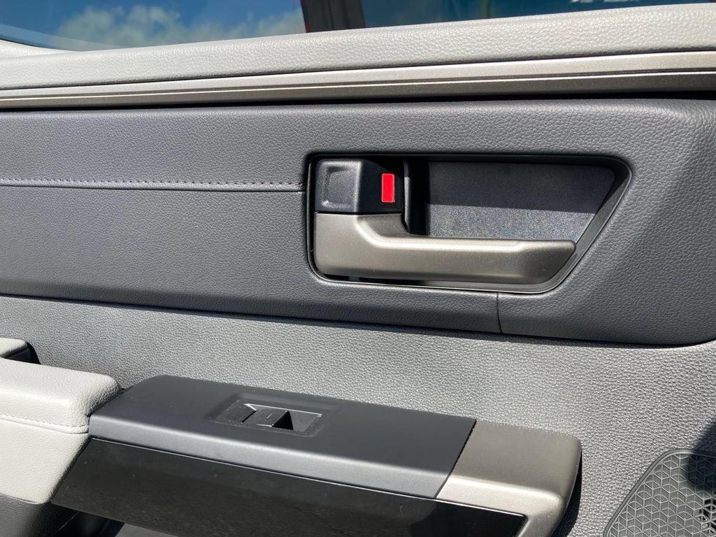 Used 2025 Toyota Tundra Limited AWD/4WD image 11