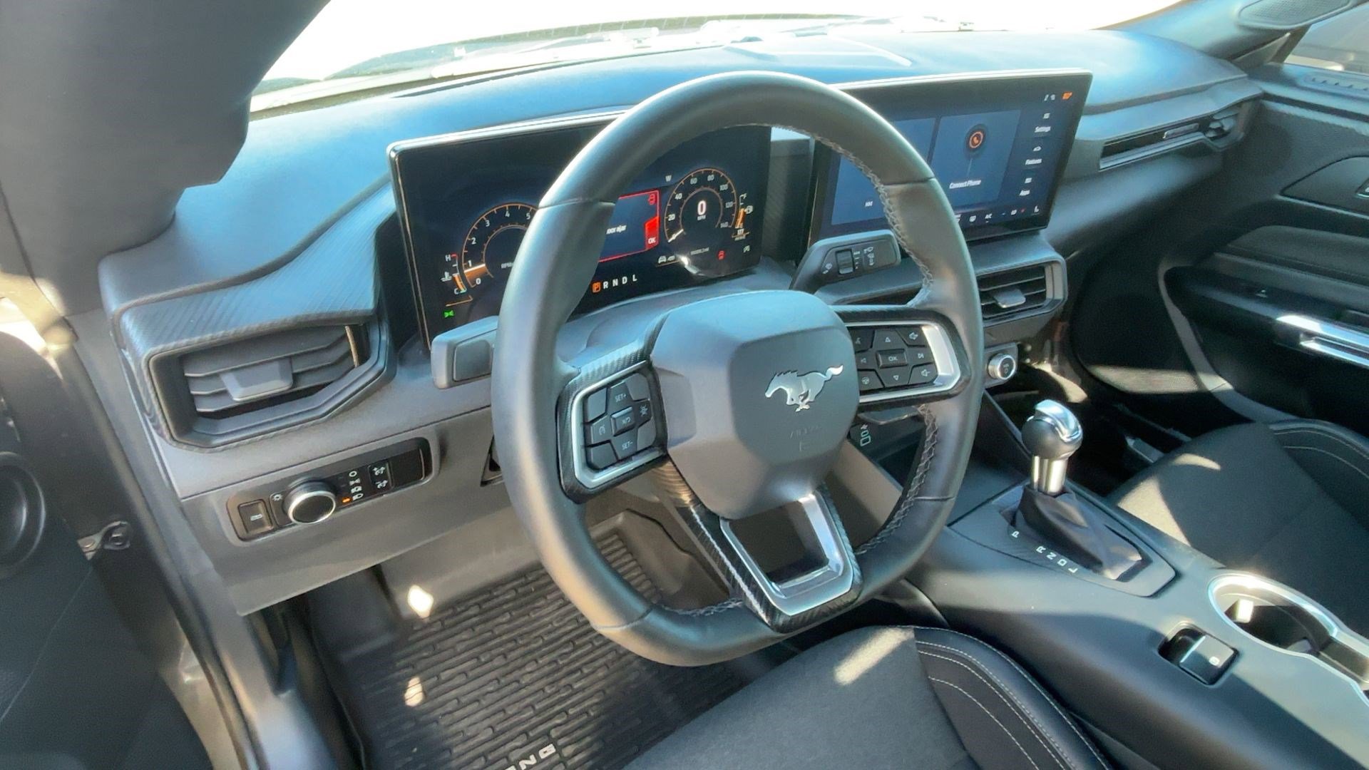 Used 2024 Ford Mustang EcoBoost image 12