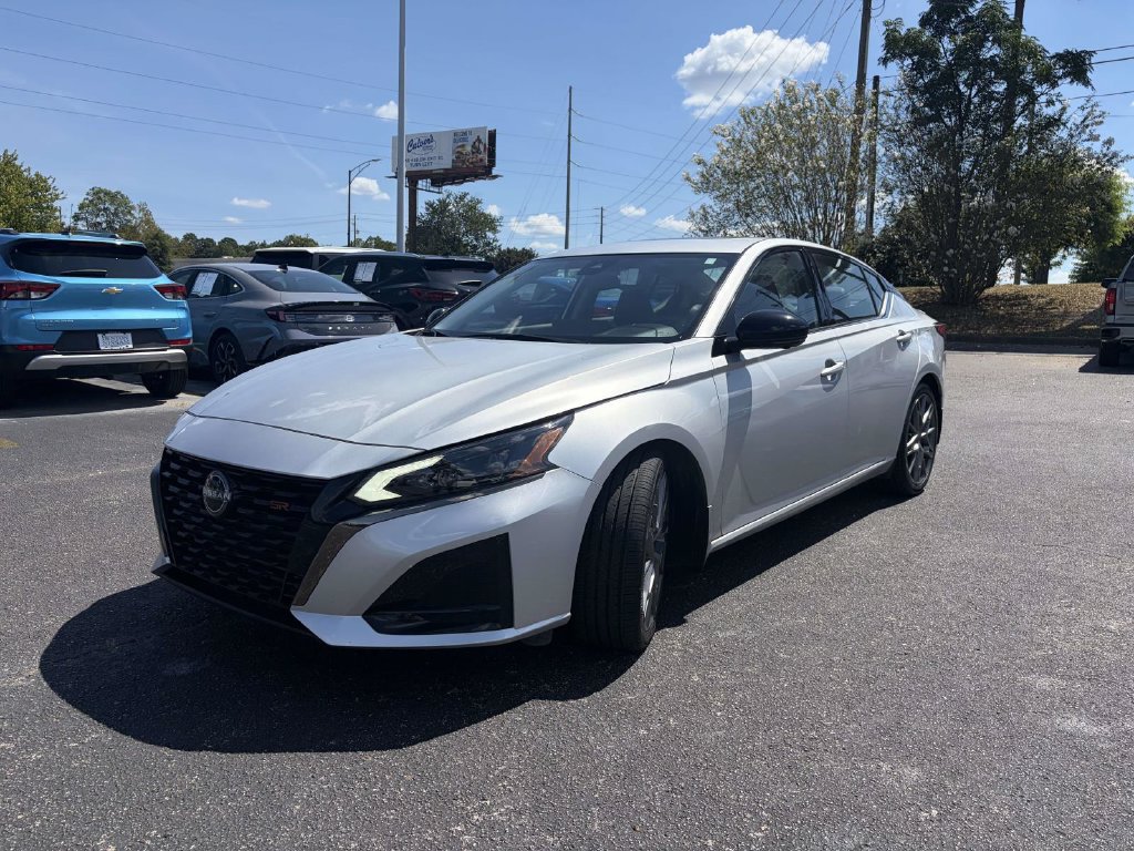 Used 2024 Nissan Altima 2.0 SR FWD image 7