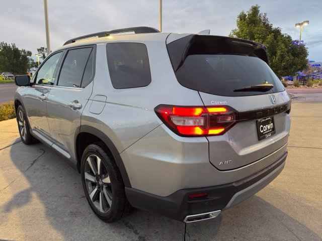 Used 2025 Honda Pilot Touring image 7