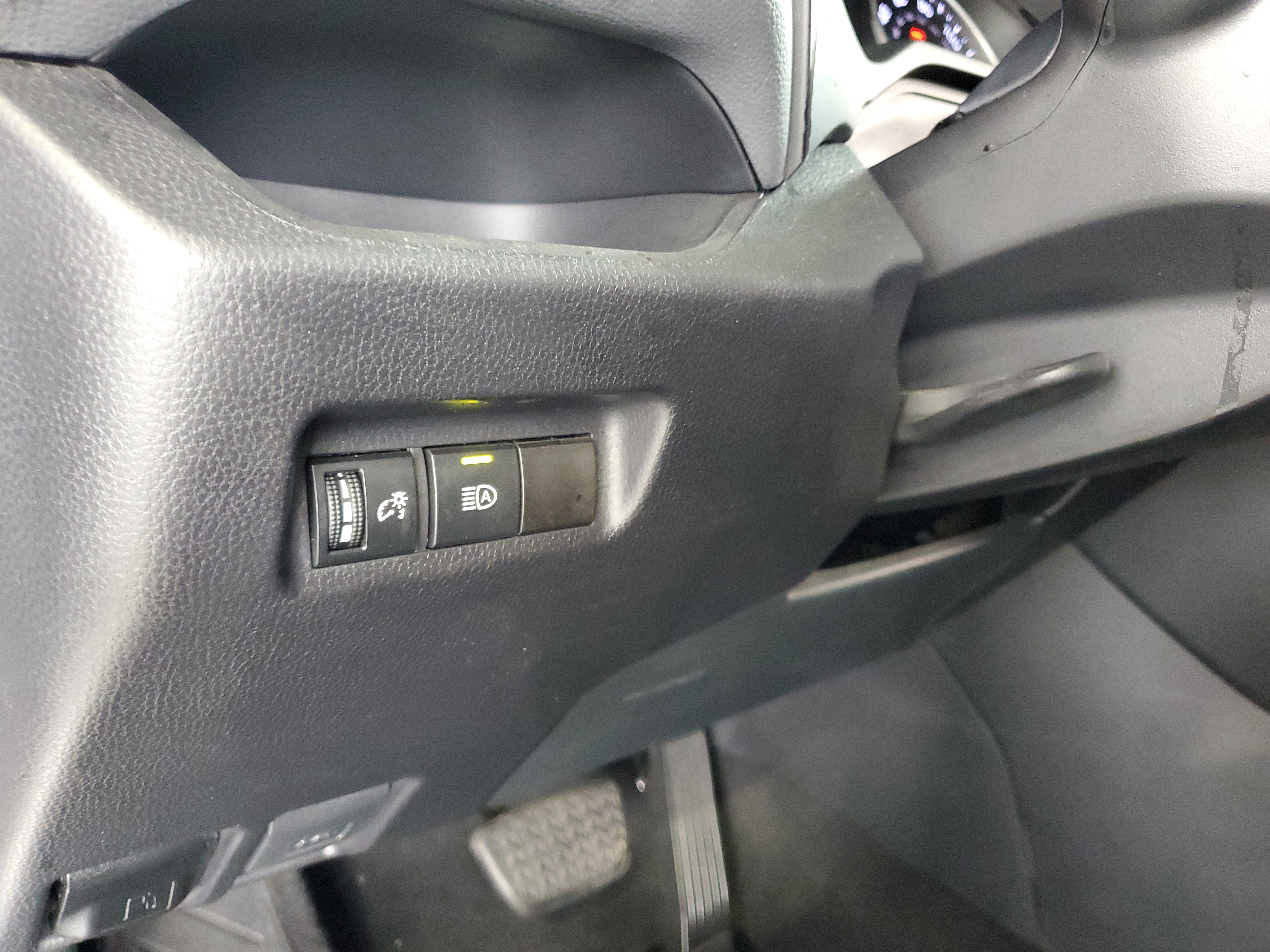 Used 2021 Toyota RAV4 XLE FWD image 21