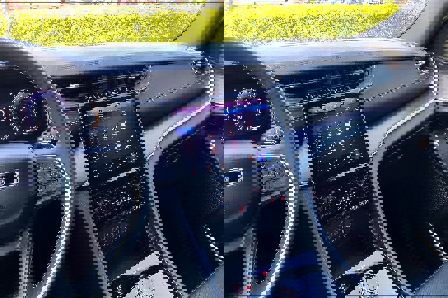 Used 2025 Jeep Grand Cherokee L Limited w/ Luxury Tech Group II AWD/4WD image 7