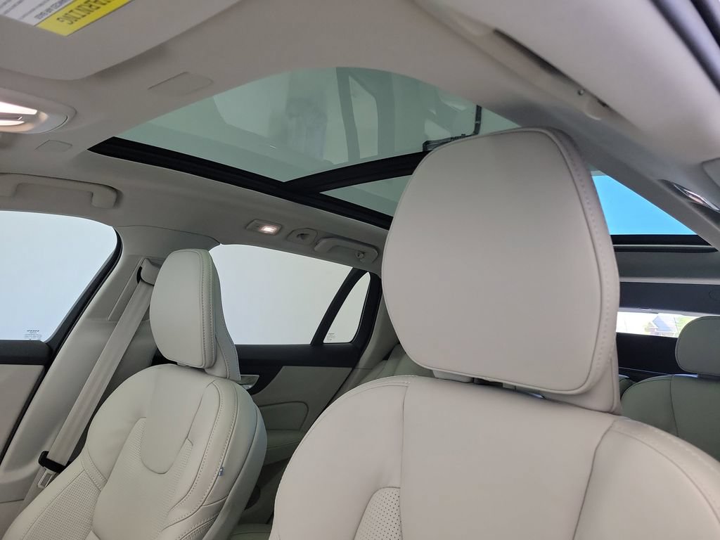 New 2026 Volvo V60 B5 Cross Country Ultra w/ Protection Package Premier AWD/4WD image 19