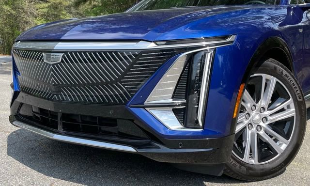 Used 2024 Cadillac Lyriq Tech image 3