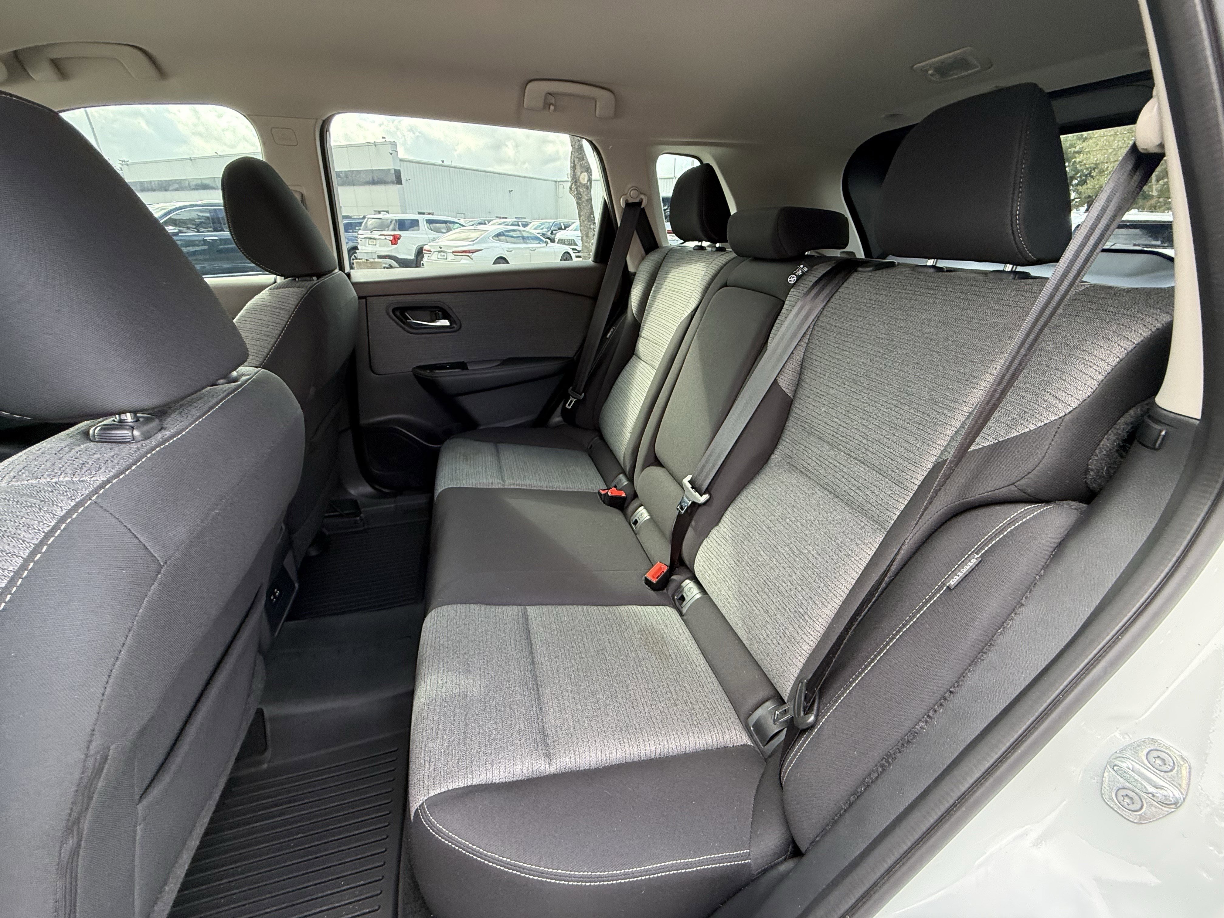 Used 2021 Nissan Rogue SV image 29