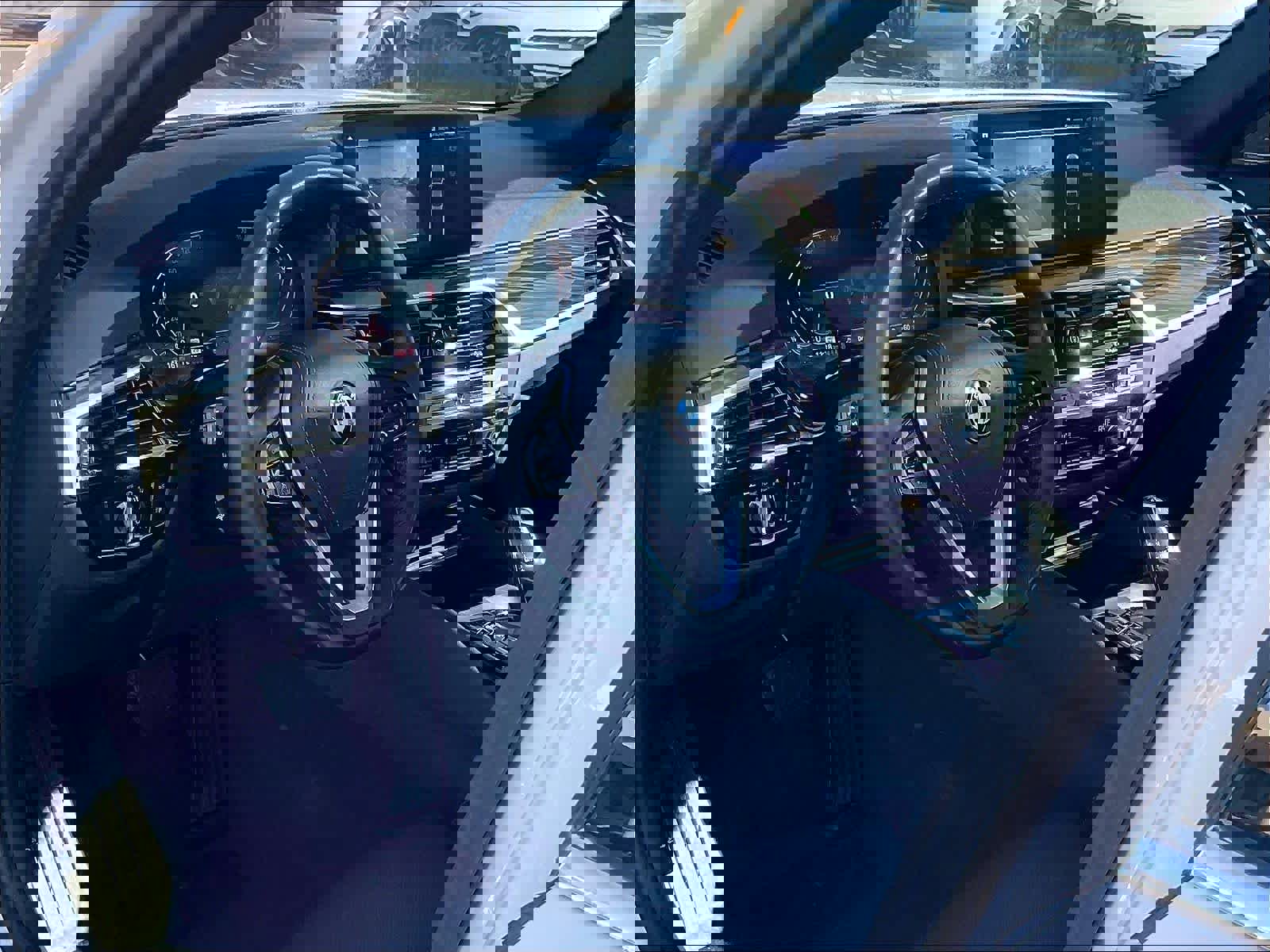 Used 2023 BMW 540i w/ Premium Package image 18