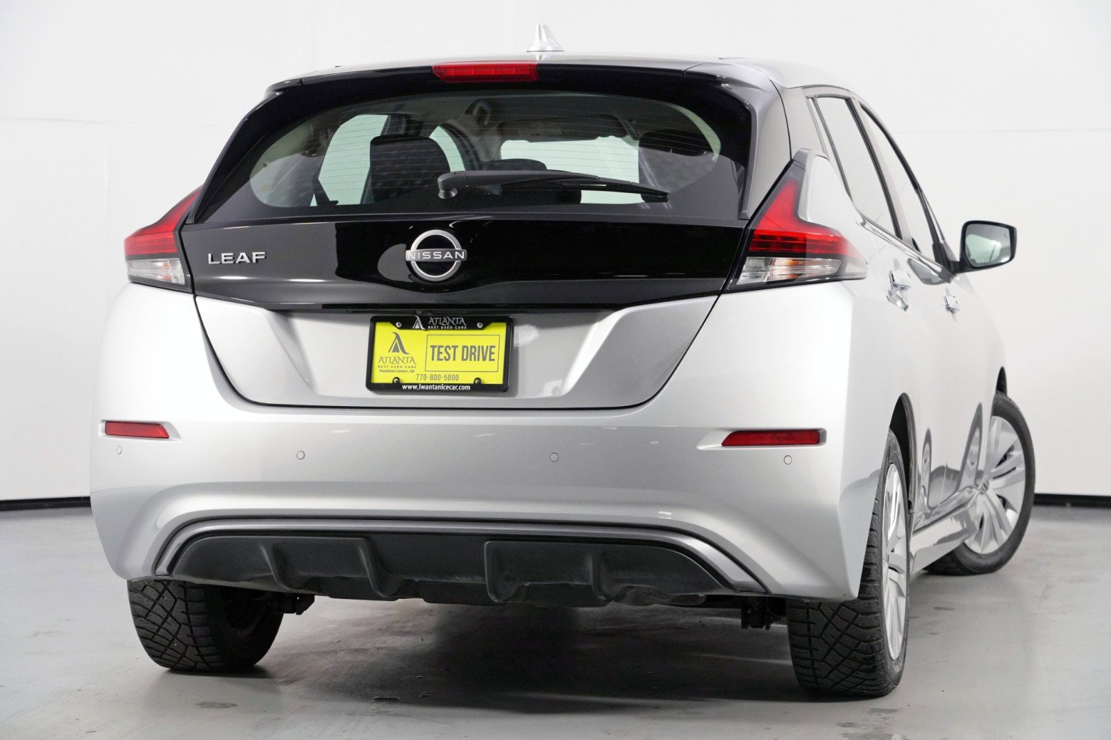 Used 2025 Nissan Leaf S image 4