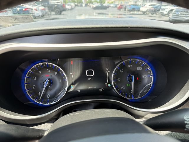 Used 2023 Chrysler Pacifica Touring-L FWD image 16