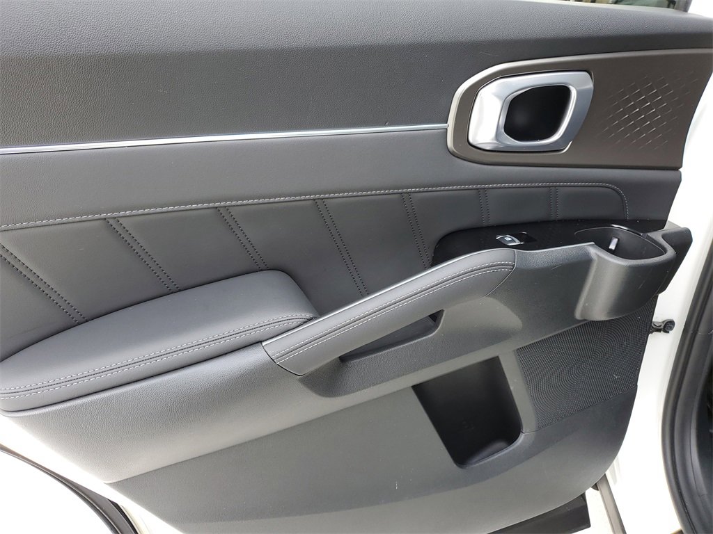 Used 2022 Kia Sorento SX w/ Panoramic Sunroof Package image 9