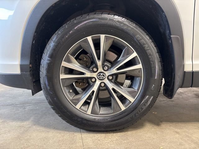 Used 2019 Toyota Highlander Plus AWD/4WD image 10