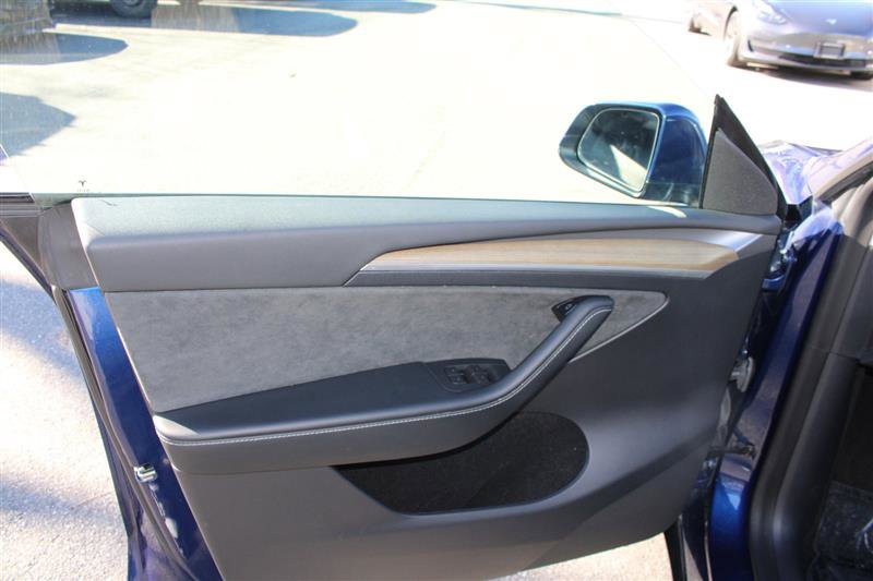 Used 2023 Tesla Model Y Long Range image 11