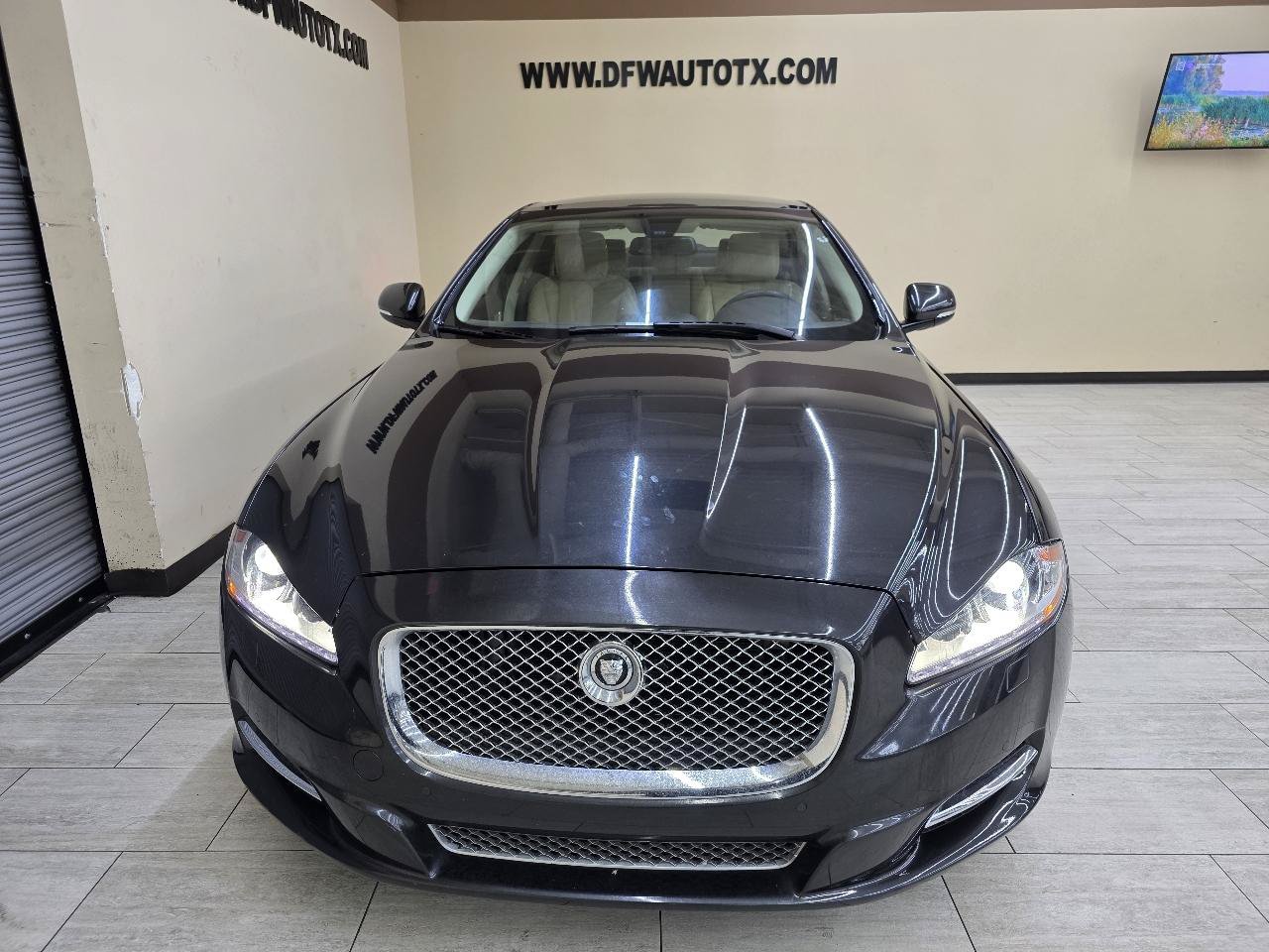 Used 2012 Jaguar XJ RWD image 3
