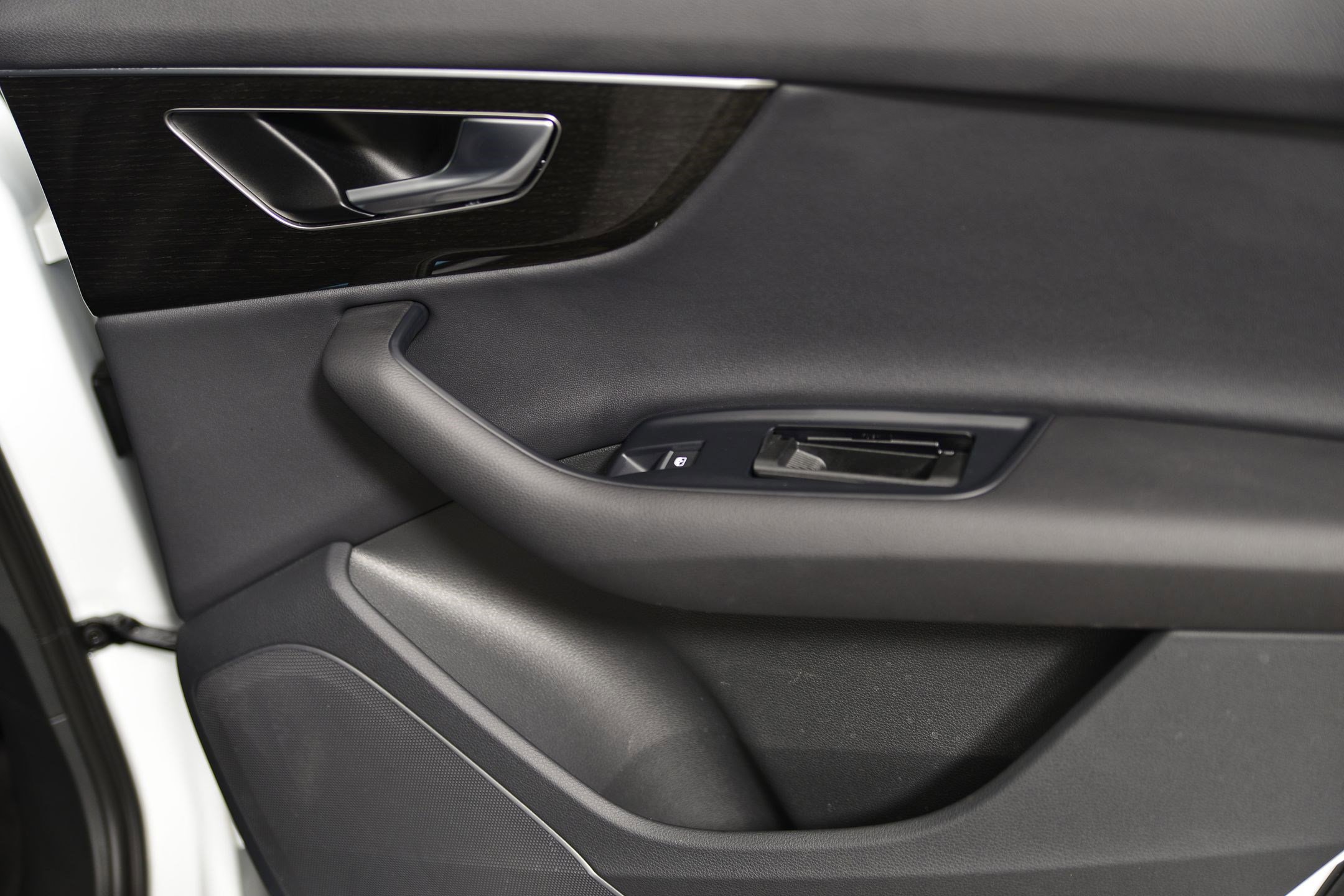 Used 2025 Audi Q7 Premium w/ Convenience Package image 20