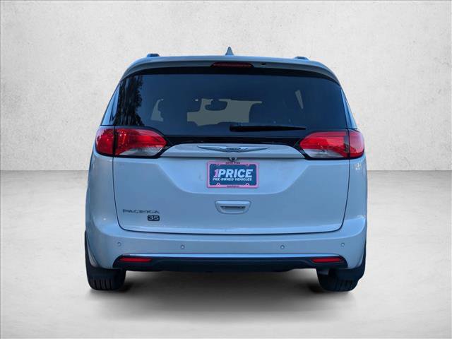 Used 2020 Chrysler Pacifica Touring-L image 7