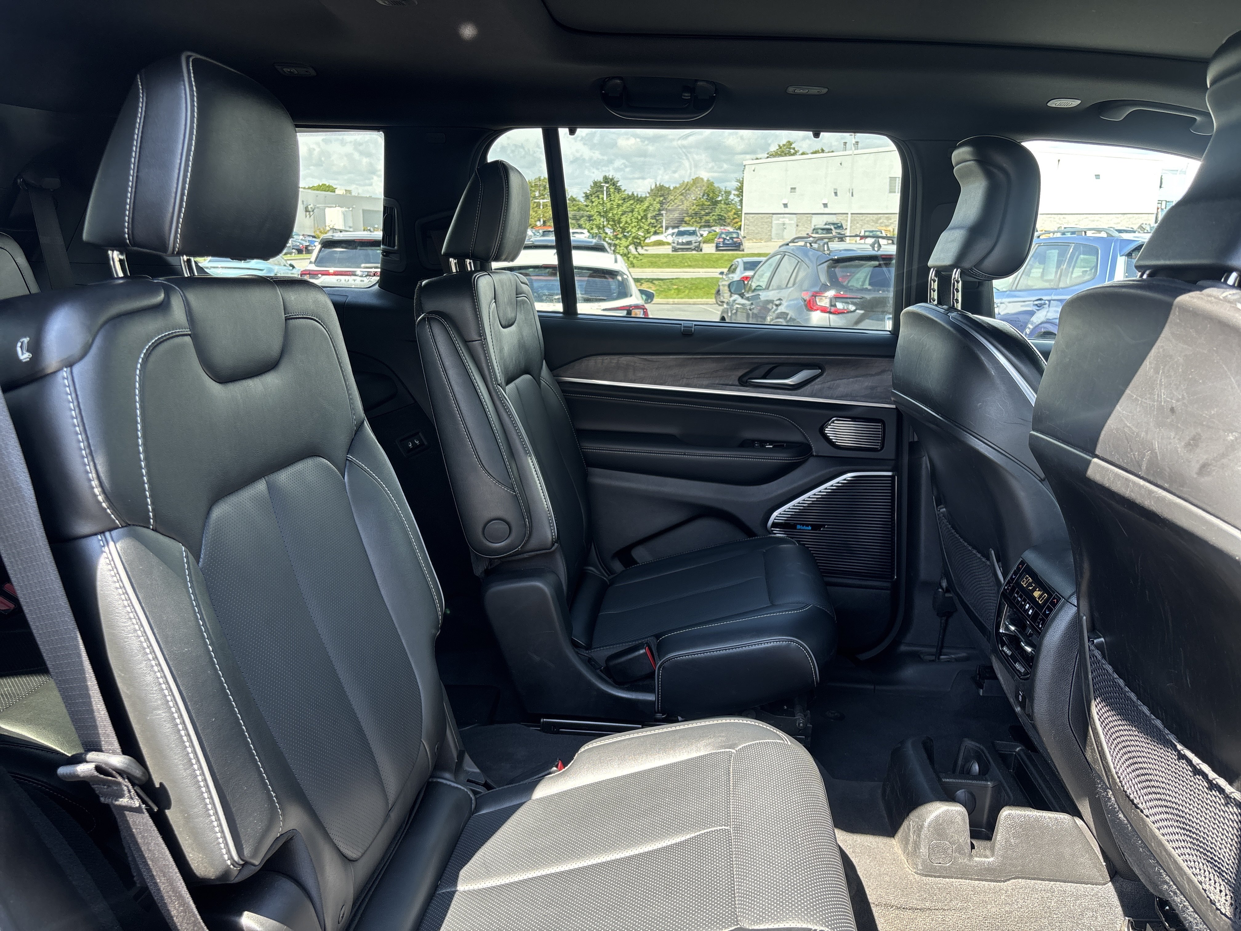 Used 2023 Jeep Grand Cherokee L Overland w/ Advanced Protech Group III AWD/4WD image 21