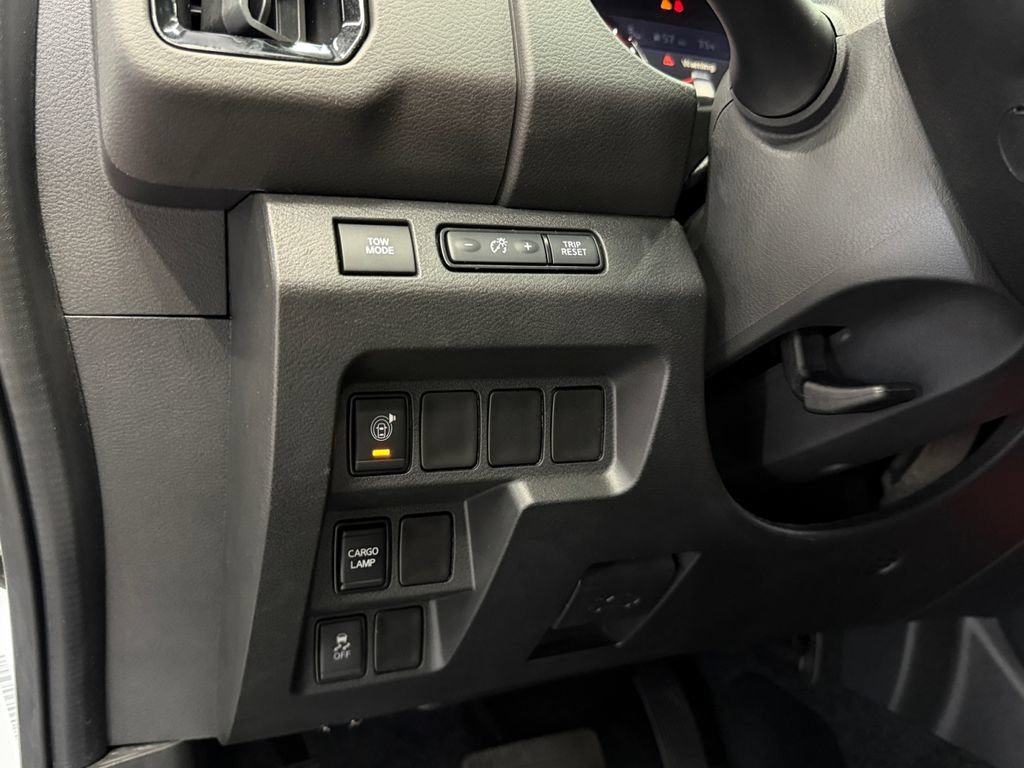 Used 2025 Nissan Frontier Pro-X RWD image 17