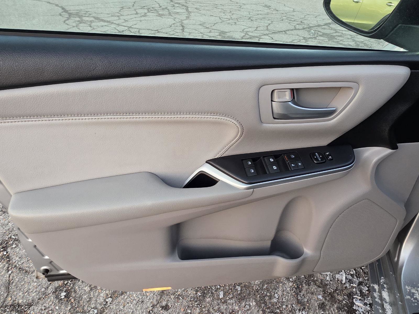 Used 2017 Toyota Camry XLE image 36