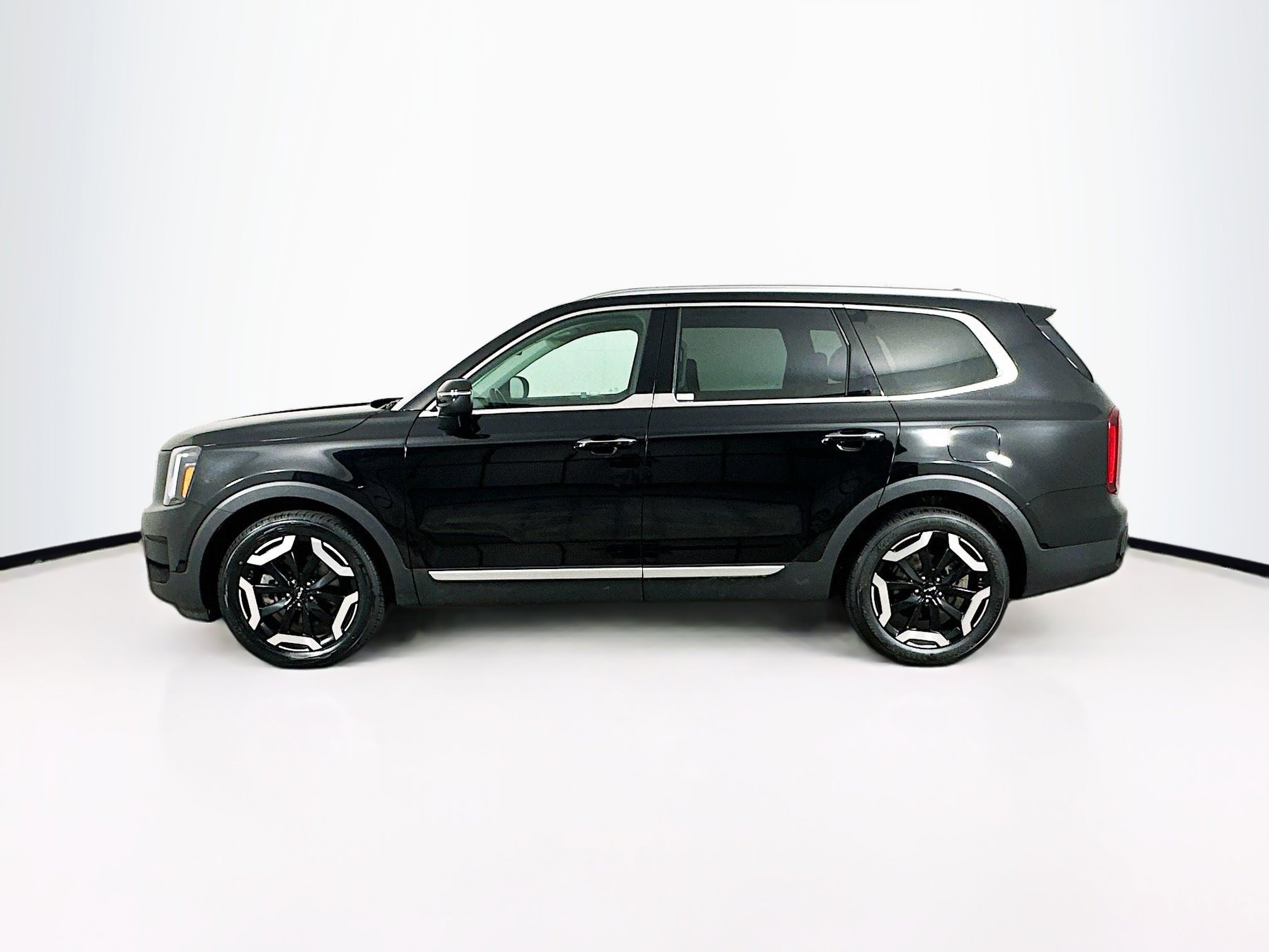 Used 2025 Kia Telluride S image 4