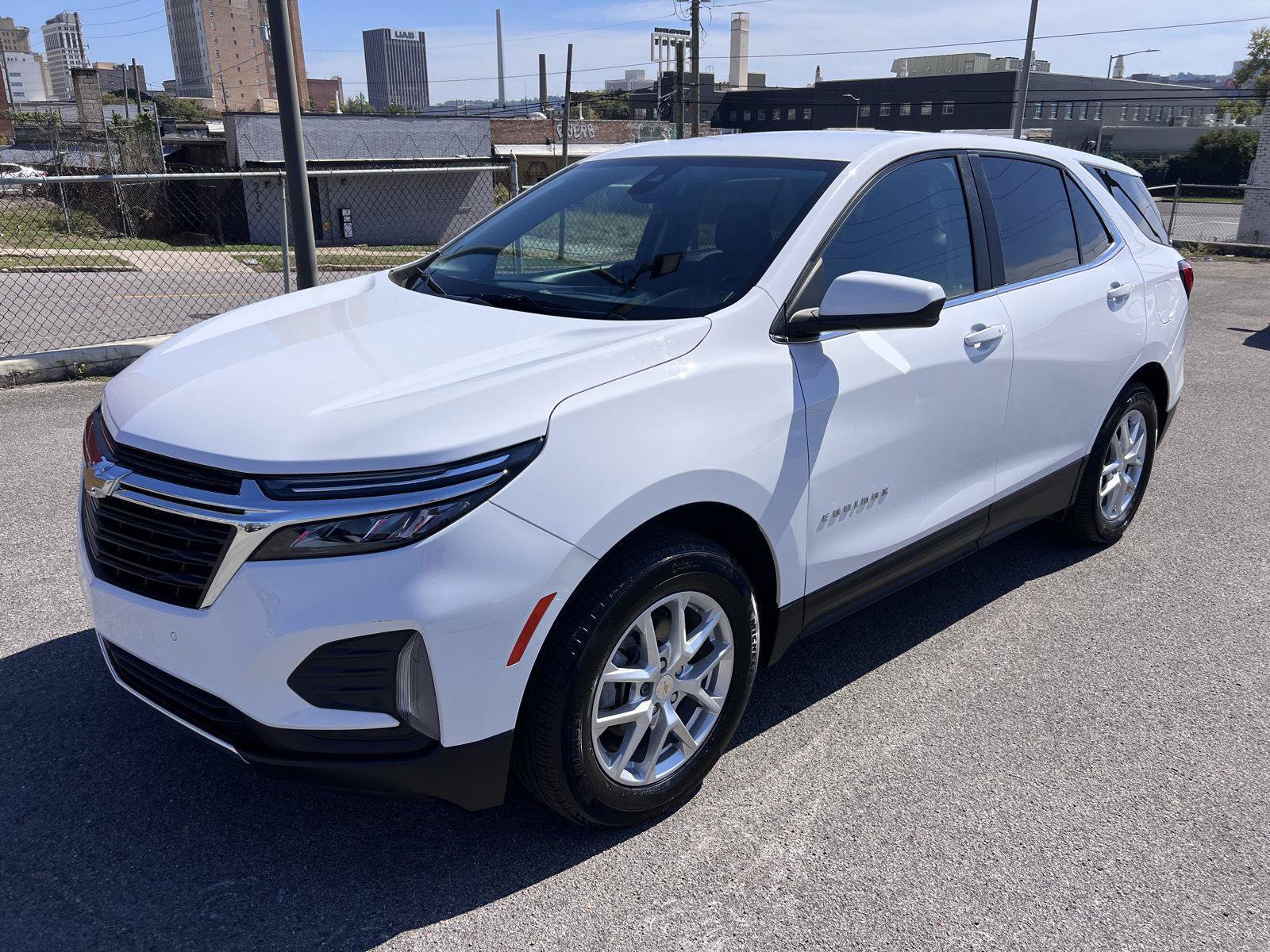 Used 2024 Chevrolet Equinox LT FWD image 3