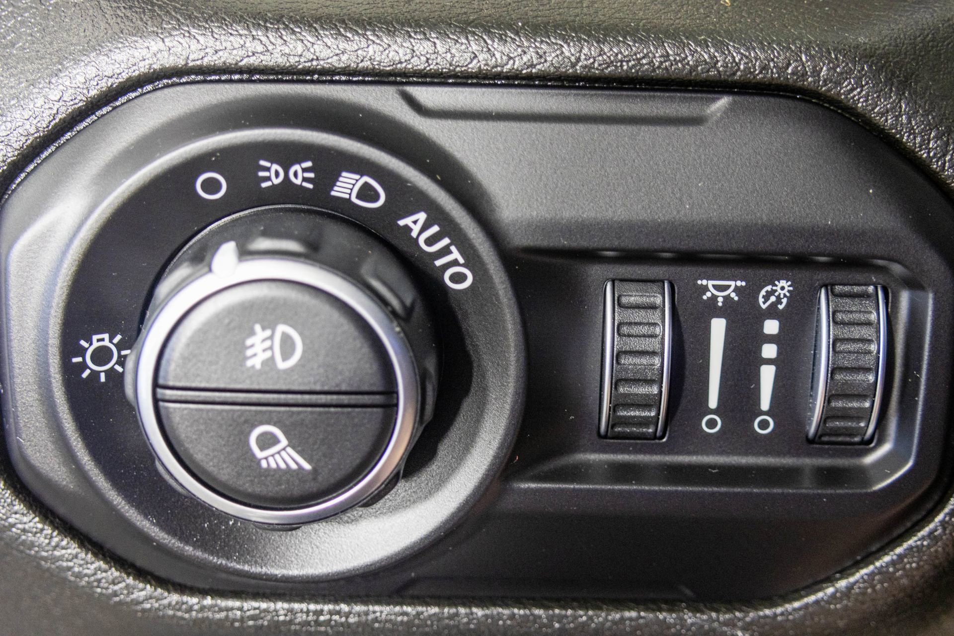 Used 2021 Jeep Gladiator Sport AWD/4WD image 36