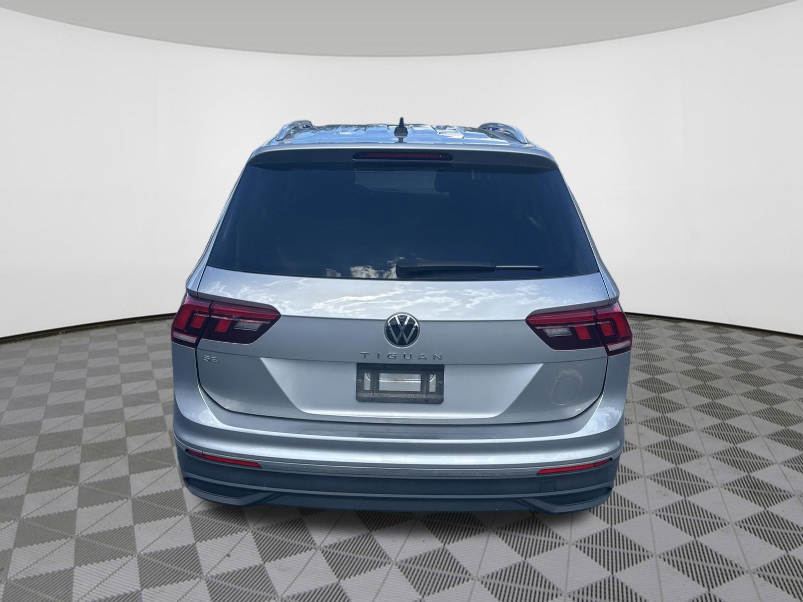 Used 2024 Volkswagen Tiguan SE FWD image 6