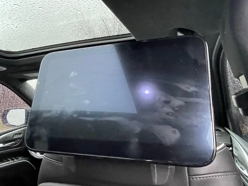 Certified 2022 Cadillac Escalade Sport Platinum w/ LPO, ONYX Package image 18