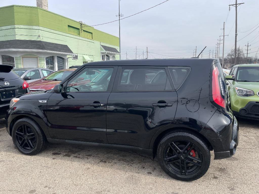 Used 2016 Kia Soul + FWD image 2