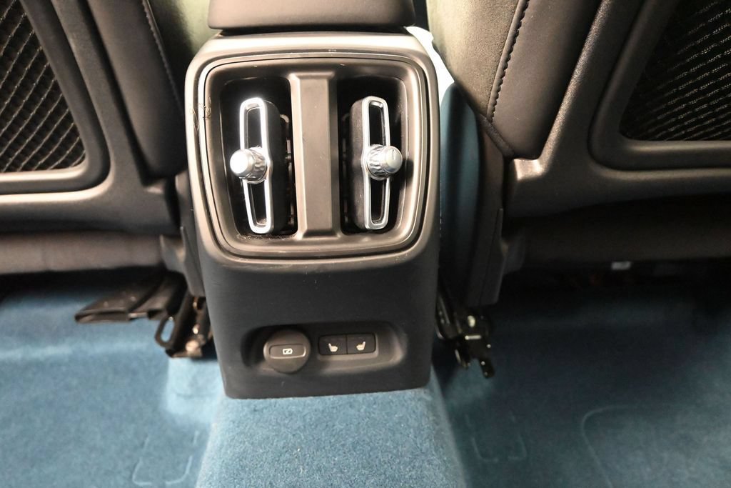 Used 2023 Volvo XC40 Recharge Ultimate w/ Protection Package Premier AWD/4WD image 16