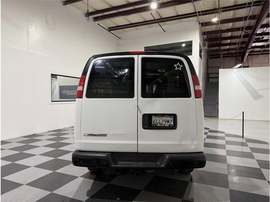 Used 2017 Chevrolet Express 2500 image 6