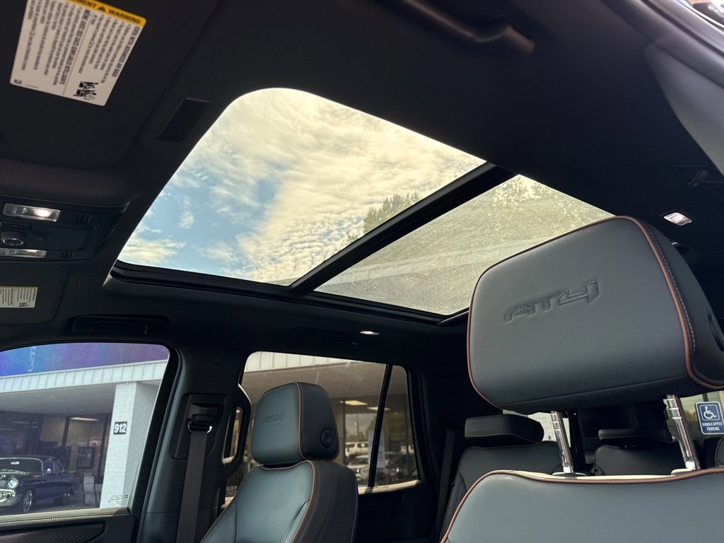 Used 2025 GMC Yukon AT4 w/ AT4 Premium Package image 21