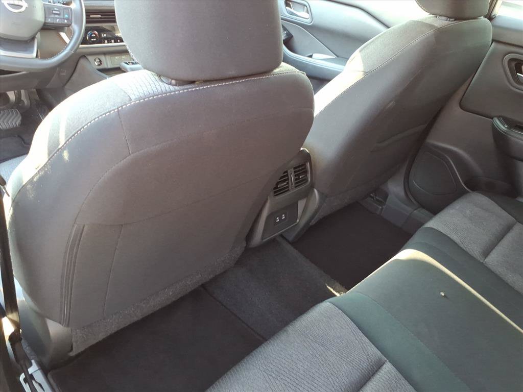 Used 2025 Nissan Rogue SV FWD image 15