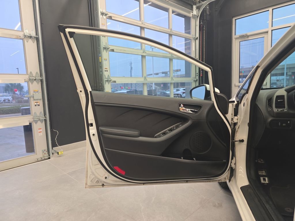 Used 2016 Kia Forte LX image 11