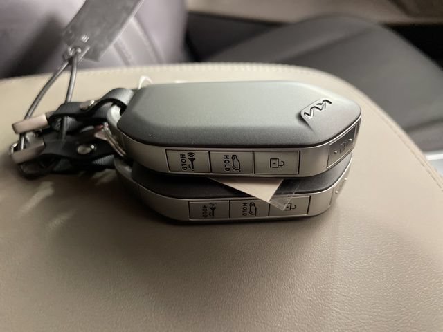 New 2026 Kia Carnival EX FWD image 31