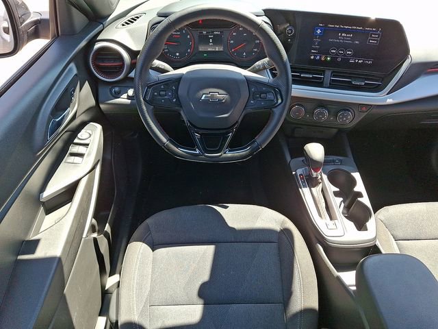Used 2024 Chevrolet Trax RS FWD image 3