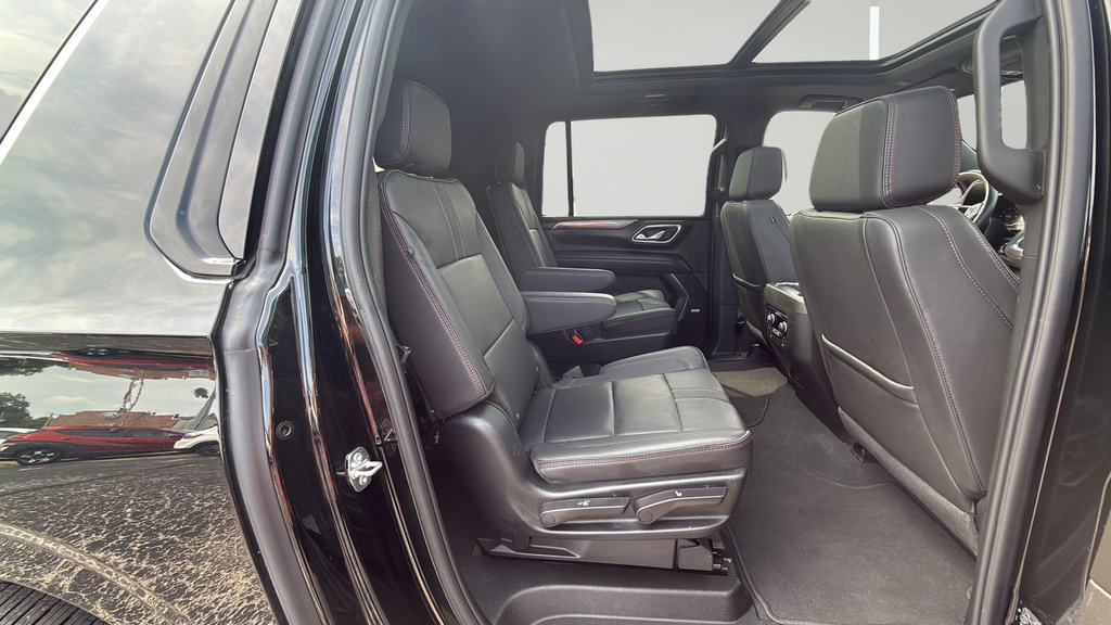 Used 2024 Chevrolet Suburban RST w/ Luxury Package AWD/4WD image 30