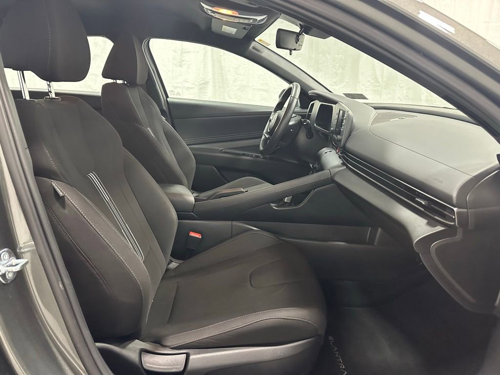 Used 2025 Hyundai Elantra Sport image 56