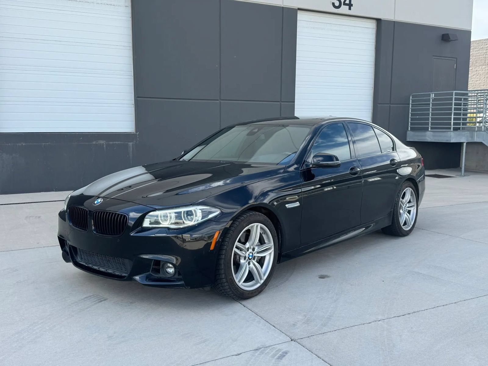 Used 2016 BMW 550i xDrive Sedan AWD/4WD image 1